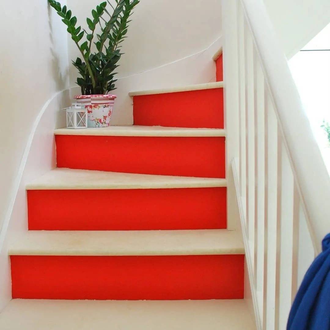 Чем красить лестницу из сосны в доме - всё о лестницах