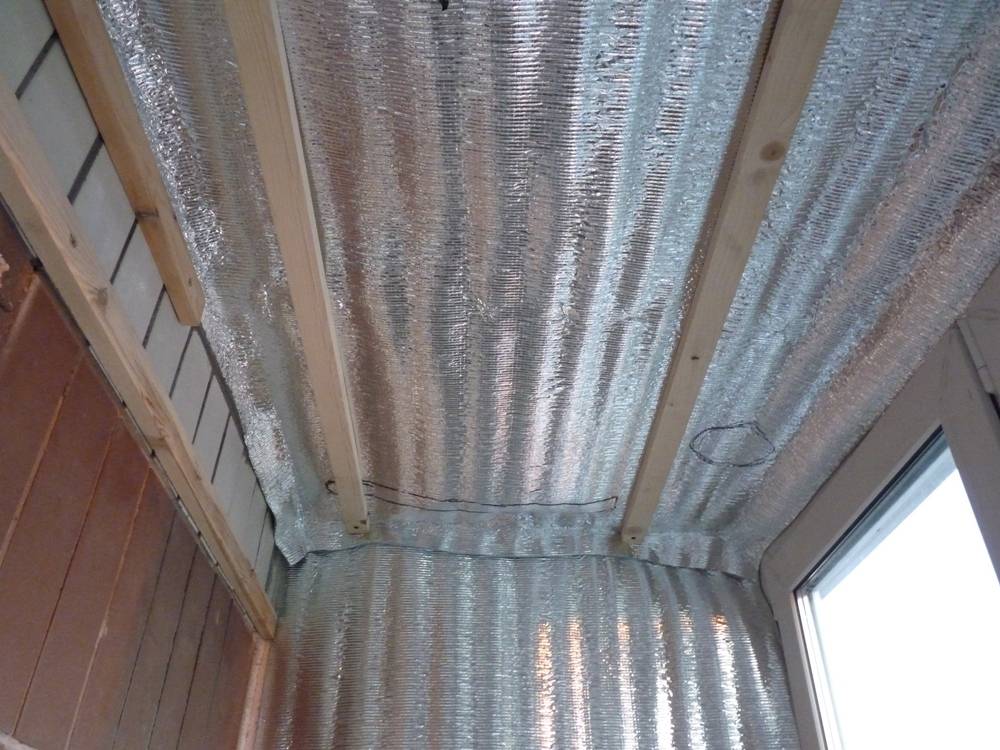 Потолок на балконе - из чего сделать: материалы, технологии монтажа