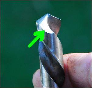 Затачиваем свёрла по металлу: как правильно заточить сверло своими руками, видео советы
