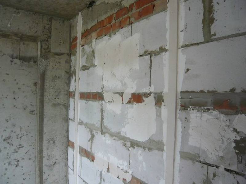 Удаление маяков после штукатурки стен: нужно или нет, как правильно убрать