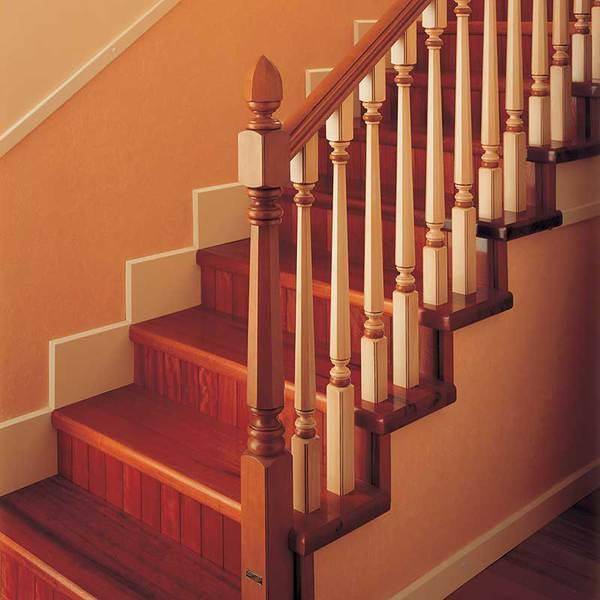 Как покрасить деревянную лестницу в два цвета — обзор вариантов и характеристик, технология монтажа